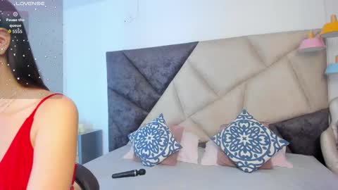 Snapshot of sarawagner_ chatting on September 21, 7:34 pm online show from September 21, 7:34 pm