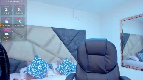 Snapshot of sarawagner_ chatting on October 13, 6:10 pm online show from October 13, 6:10 pm
