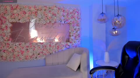 Sara Winstone online show from January 11, 7:49 pm