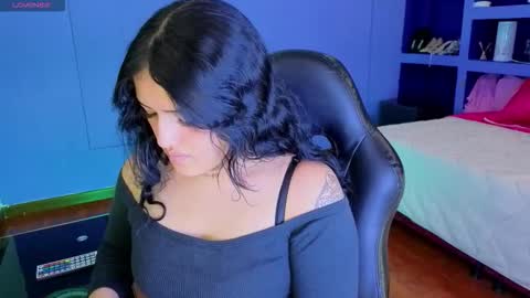 Sari  online show from November 17, 8:20 pm