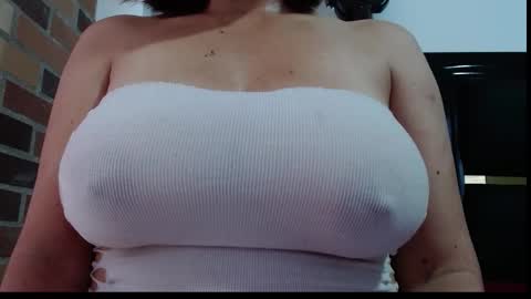 Snapshot of sariii1 chatting on October 14, 5:15 pm Sara online show from October 14, 5:15 pm