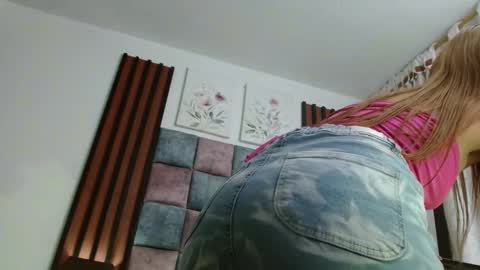 Snapshot of sarra_restrepooo chatting on January 14, 10:48 am sara online show from January 14, 10:48 am