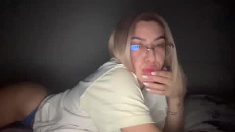 Snapshot of sarrah_rossy chatting on January 11, 1:16 am Sarrah online show from January 11, 1:16 am