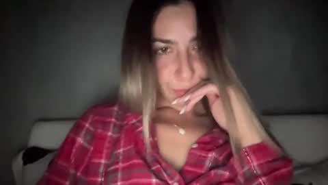 Snapshot of sarrah_rossy chatting on October 7, 8:46 pm Sarrah online show from October 7, 8:46 pm