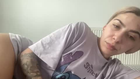 Snapshot of sarrah_rossy chatting on February 2, 12:24 pm Sarrah online show from February 2, 12:24 pm