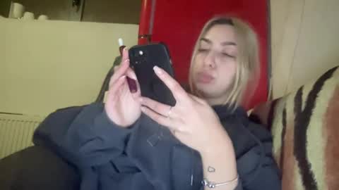 Snapshot of sarrah_rossy chatting on February 7, 8:10 pm Sarrah online show from February 7, 8:10 pm