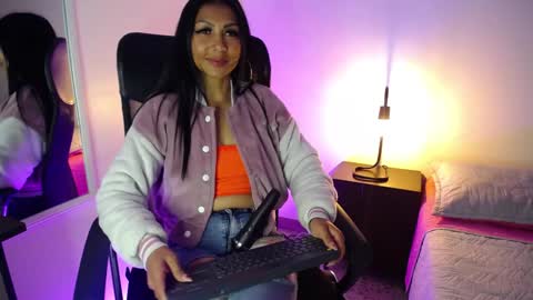 Snapshot of sasha_brattz chatting on January 30, 3:11 am Sasha Brattz online show from January 30, 3:11 am
