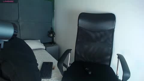 Snapshot of sasha_brattz chatting on February 22, 5:44 am Sasha Brattz online show from February 22, 5:44 am