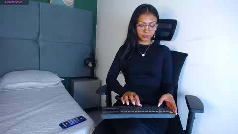 Snapshot of sasha_brattz chatting on March 4, 2:17 am Sasha Brattz online show from March 4, 2:17 am