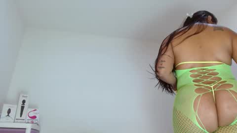 Snapshot of sasha_creamy chatting on October 12, 8:33 pm Sasha Creamy online show from October 12, 8:33 pm
