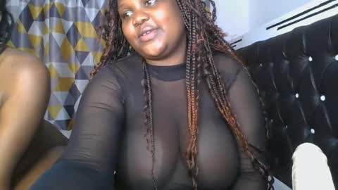 Snapshot of sassie_bee chatting on October 8, 7:07 pm sassie_bee online show from October 8, 7:07 pm