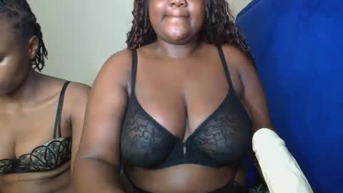 Snapshot of sassie_bee chatting on September 26, 4:21 am sassie_bee online show from September 26, 4:21 am