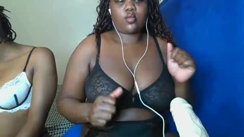 Snapshot of sassie_bee chatting on October 5, 7:08 pm sassie_bee online show from October 5, 7:08 pm