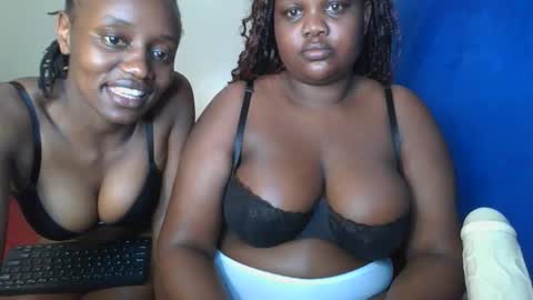 Snapshot of sassie_bee chatting on September 28, 6:24 pm sassie_bee online show from September 28, 6:24 pm