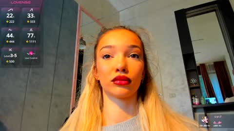 Snapshot of sassyt33n chatting on October 20, 9:23 am sassyt33n online show from October 20, 9:23 am