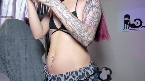    im expecting 300 thumbs up on my altar online show from February 3, 10:00 pm