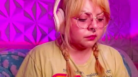 Snapshot of satyn_doll chatting on October 8, 2:49 am Gina George online show from October 8, 2:49 am