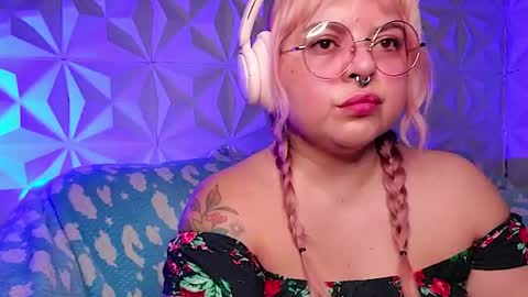 Gina George online show from April 19, 10:12 pm