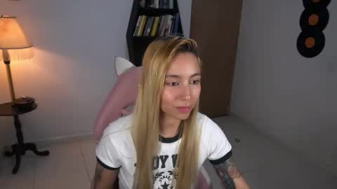 I AM JENN  online show from November 14, 2:33 am