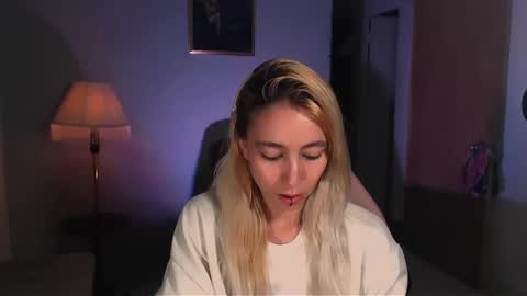 I AM JENN  online show from February 2, 11:00 pm