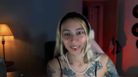 I AM JENN  online show from January 5, 9:03 pm