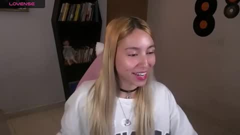 I AM JENN  online show from October 17, 4:27 am