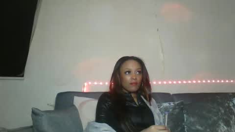 Snapshot of saucy_shanice chatting on February 15, 11:38 pm Shaniiice online show from February 15, 11:38 pm