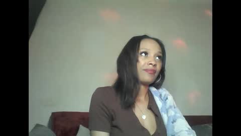 Snapshot of saucy_shanice chatting on September 8, 9:47 pm Shaniiice online show from September 8, 9:47 pm