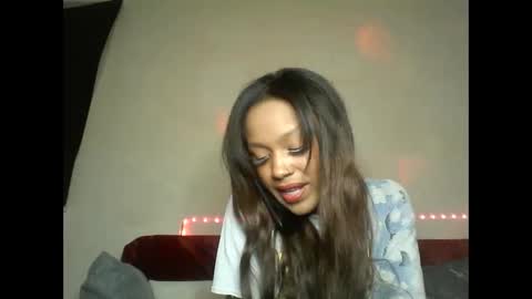 Snapshot of saucy_shanice chatting on March 5, 6:45 pm Shaniiice online show from March 5, 6:45 pm