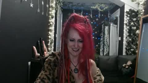 Snapshot of saucysky chatting on February 10, 11:02 pm SaucySky online show from February 10, 11:02 pm