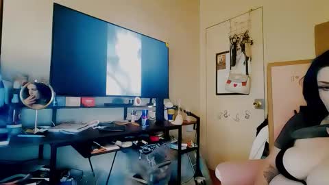 savvvmmm online show from December 18, 11:42 pm