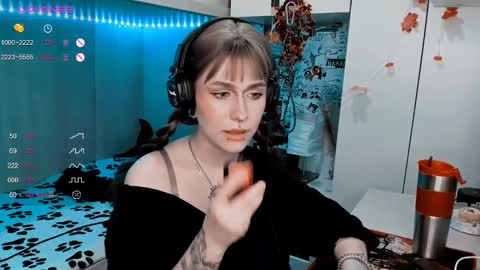 pronoun she. name Mary. age 21. online show from February 24, 3:20 pm