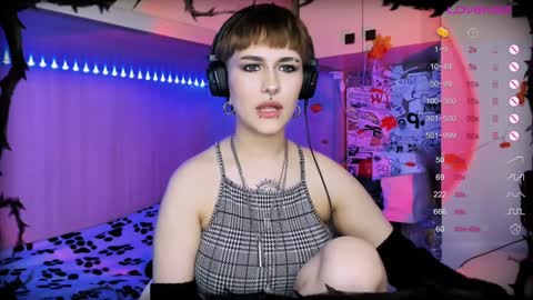 pronoun she. name Mary. age 21. online show from December 8, 7:37 am