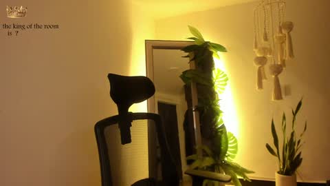 Snapshot of scalertt__steel_ chatting on January 13, 4:19 pm Venus online show from January 13, 4:19 pm