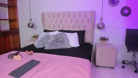 Snapshot of scarlet_brown20 chatting on September 15, 7:32 pm sacrlet online show from September 15, 7:32 pm