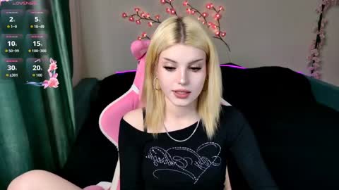 scarletbackwood online show from May 24, 5:34 pm