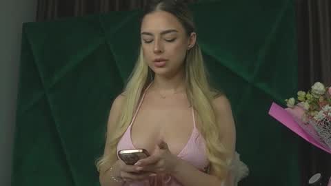Snapshot of scarletcoles chatting on September 18, 8:29 pm Scarlet online show from September 18, 8:29 pm