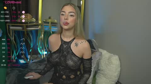 Snapshot of scarletcoles chatting on December 17, 11:38 pm Scarlet online show from December 17, 11:38 pm