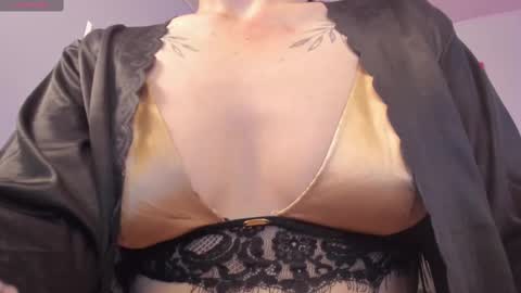 Snapshot of scarletgv chatting on March 3, 4:32 am Scarlet online show from March 3, 4:32 am