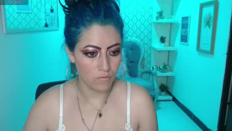 Snapshot of scarleth_bluee chatting on March 5, 2:57 am Scarleth online show from March 5, 2:57 am