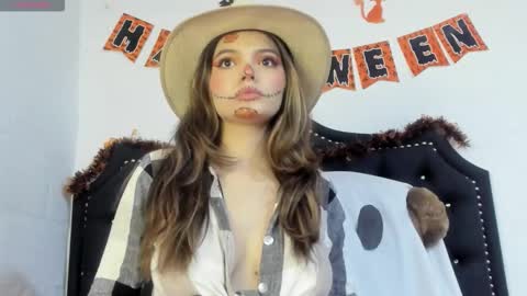 Snapshot of scarleth_owens1 chatting on October 26, 9:05 am    online show from October 26, 9:05 am