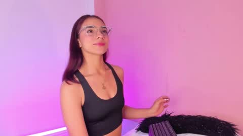 Snapshot of scarleth_red_ chatting on January 4, 12:05 pm I am Scarleth Check mi profile online show from January 4, 12:05 pm