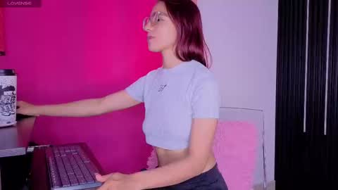 Snapshot of scarleth_red_ chatting on September 20, 12:03 pm I am Scarleth Check mi profile online show from September 20, 12:03 pm