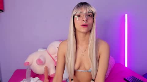 Snapshot of scarleth_red_ chatting on January 26, 12:01 pm I am Scarleth Check mi profile online show from January 26, 12:01 pm