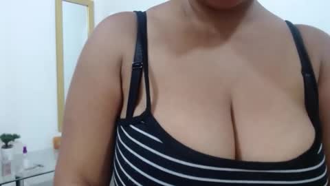 scarlett_adams__ online show from May 24, 12:15 pm