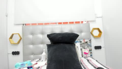 Snapshot of scarlett_fox20 chatting on January 3, 12:19 pm scarlett_fox20 online show from January 3, 12:19 pm