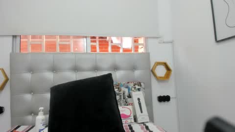 Snapshot of scarlett_fox20 chatting on January 21, 12:18 pm scarlett_fox20 online show from January 21, 12:18 pm