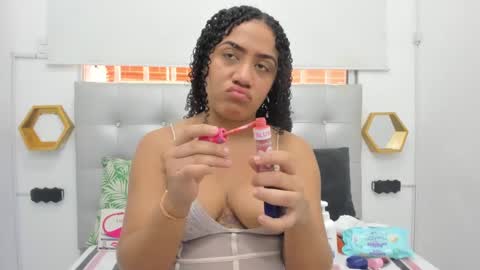 Snapshot of scarlett_fox20 chatting on March 11, 12:17 pm scarlett_fox20 online show from March 11, 12:17 pm