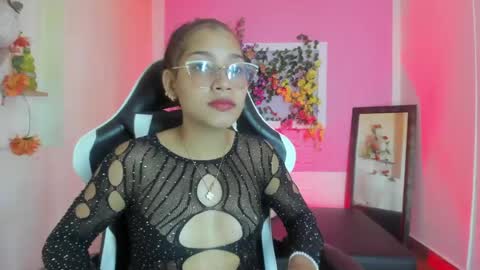 scarlett_lune online show from May 28, 7:12 pm