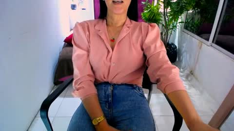 Snapshot of scarlett_sex2 chatting on September 18, 2:15 pm scarlet online show from September 18, 2:15 pm